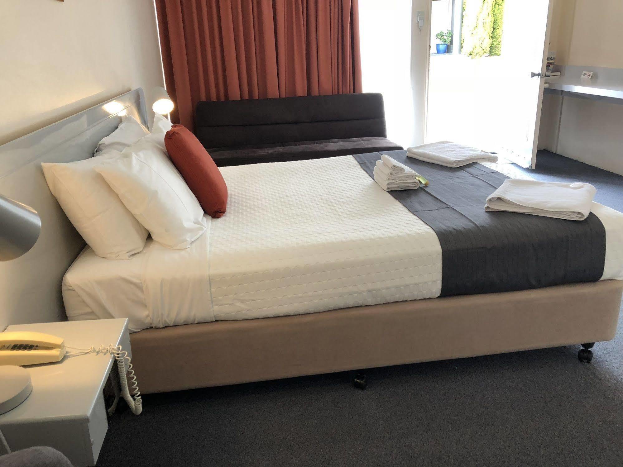 Alexander Motel วอริก ภายนอก รูปภาพ